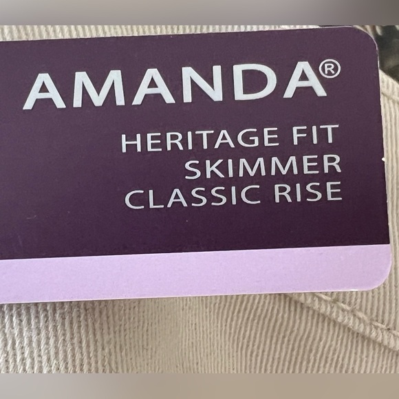 🆕 Gloria Vanderbilt white 22W classic rise skimmer - Picture 8 of 8